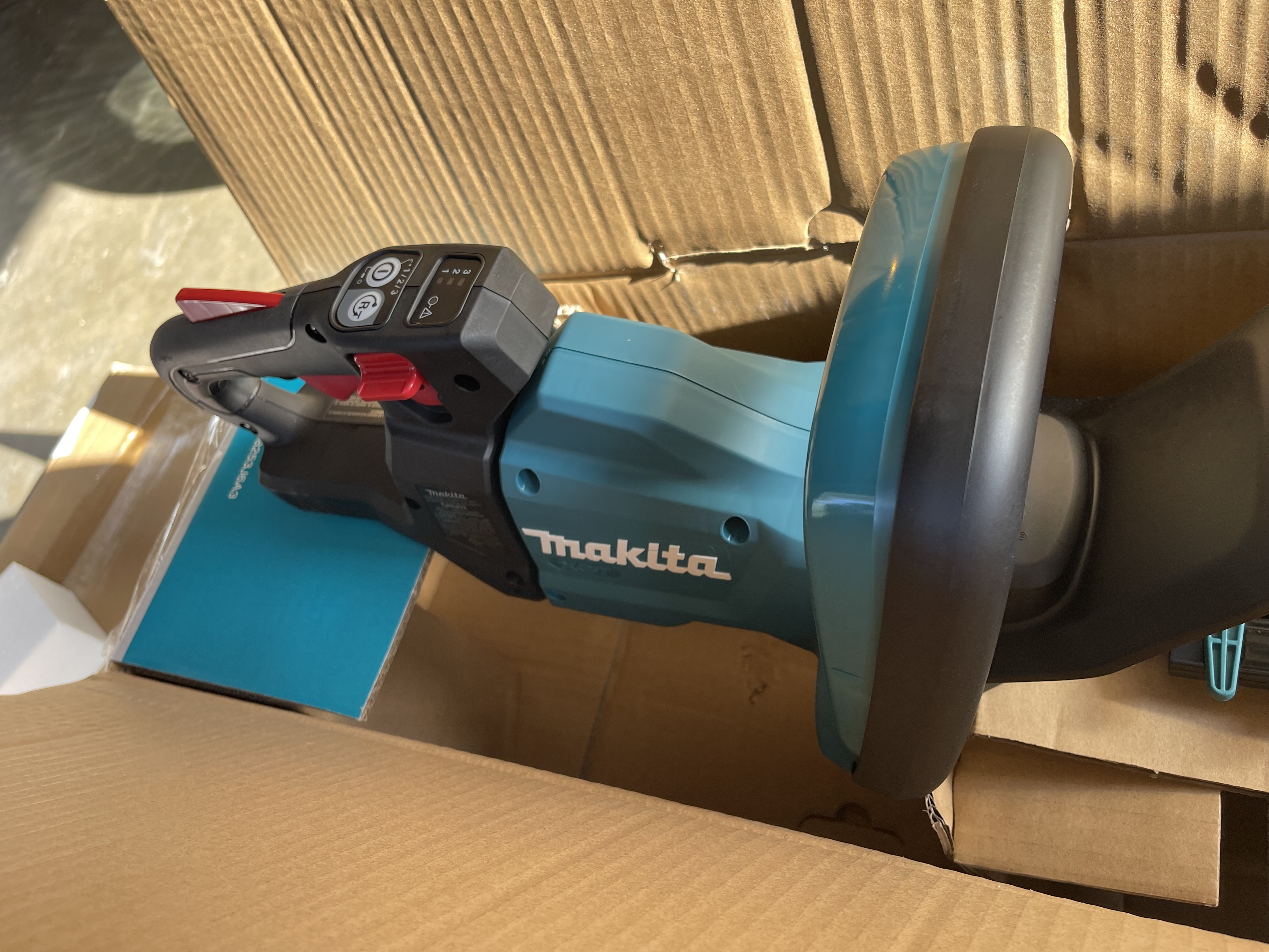 Photo 4 of 5: Makita XGT 40V Cordless Right Angle Grinder — thumbnail